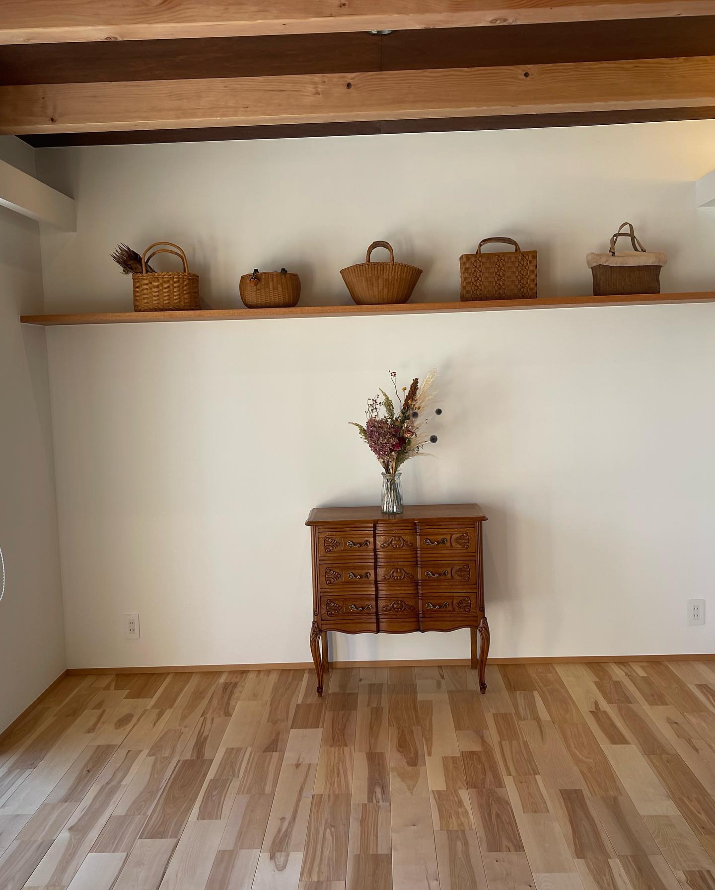 温かな陽の光が差し込む趣味の家 の写真