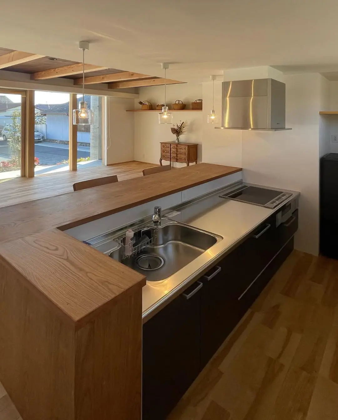 温かな陽の光が差し込む趣味の家